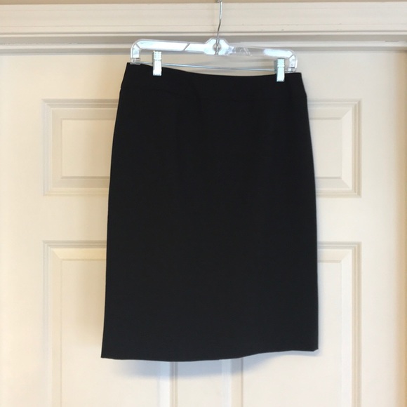 Calvin Klein Dresses & Skirts - Calvin Klein black pencil skirt. Women’s Size 6.